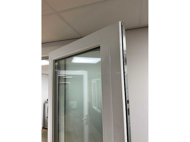 Novafront dubbele kunststof openslaande tuindeuren in kozijn - afbeelding 11 van  27