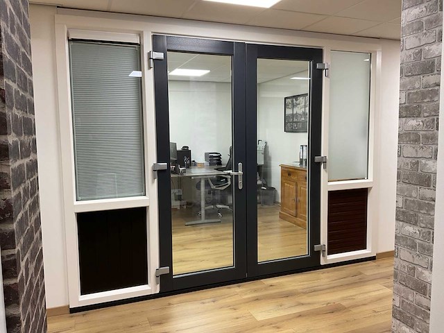 Novafront dubbele kunststof openslaande tuindeuren in kozijn - afbeelding 1 van  27