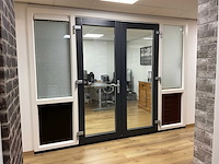 Novafront dubbele kunststof openslaande tuindeuren in kozijn