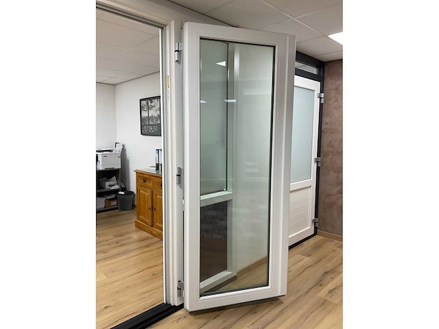 Novafront dubbele kunststof openslaande tuindeuren in kozijn - afbeelding 14 van  27
