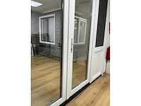 Novafront dubbele kunststof openslaande tuindeuren in kozijn - afbeelding 19 van  27