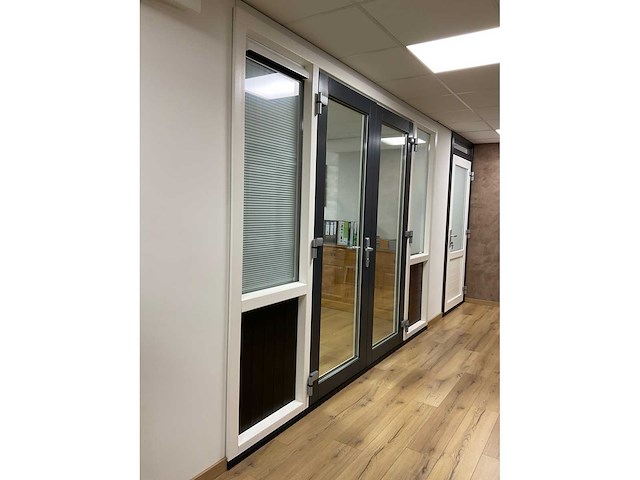 Novafront dubbele kunststof openslaande tuindeuren in kozijn - afbeelding 12 van  27