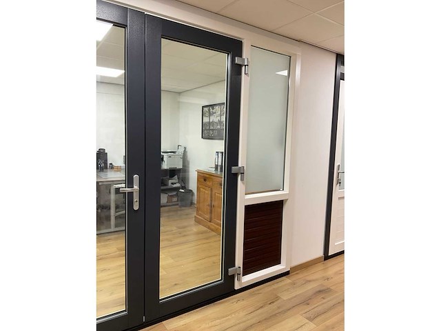 Novafront dubbele kunststof openslaande tuindeuren in kozijn - afbeelding 23 van  27