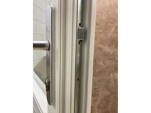 Novafront kunststof buitendeur in kozijn - afbeelding 2 van  21