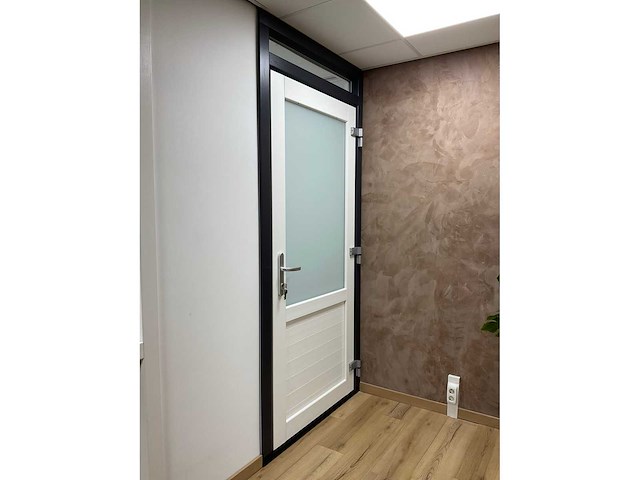 Novafront kunststof buitendeur in kozijn - afbeelding 12 van  21