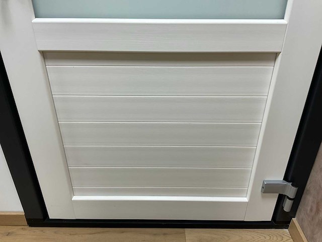 Novafront kunststof buitendeur in kozijn - afbeelding 20 van  21