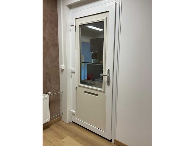 Novafront kunststof buitendeur in kozijn - afbeelding 4 van  15