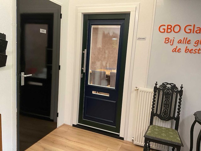 Novafront kunststof buitendeur in kozijn - afbeelding 1 van  15