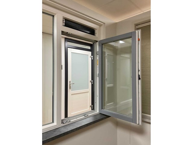 Novafront kunststof raamkozijn met draai/kiep - afbeelding 3 van  21