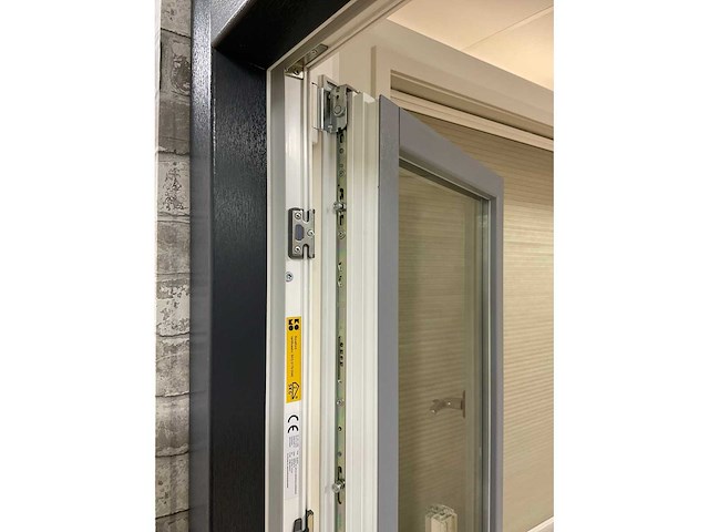 Novafront kunststof raamkozijn met draai/kiep - afbeelding 9 van  21