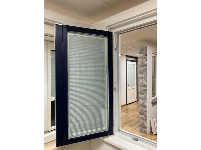 Novafront kunststof raamkozijn met dubbelopenslaande ramen - afbeelding 6 van  23