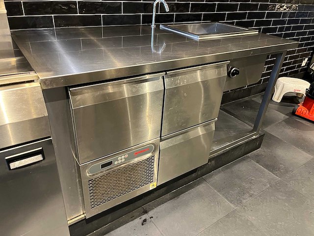 Novameta - horeca koelwerkbank 3 lades met met ingebouwde au bain-marie en kraan - afbeelding 1 van  5
