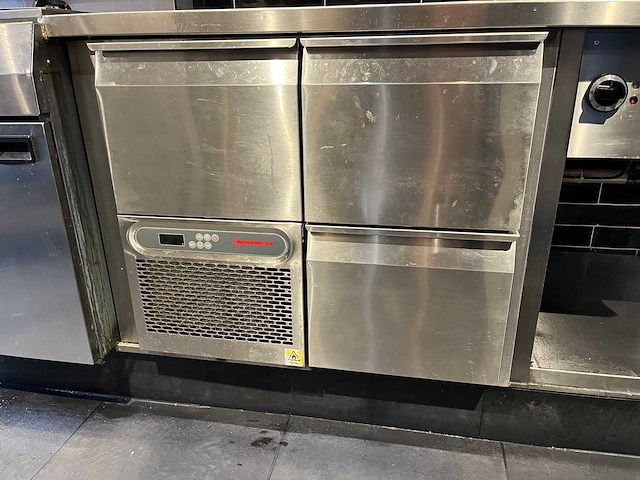 Novameta - horeca koelwerkbank 3 lades met met ingebouwde au bain-marie en kraan - afbeelding 4 van  5