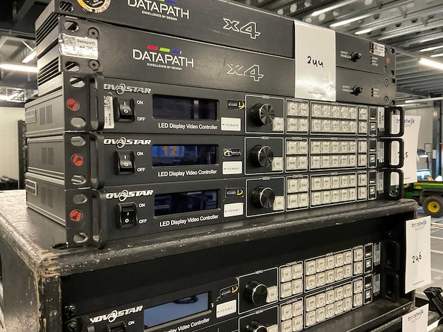 Novastar vx4 led display video processor (3x) - afbeelding 1 van  3