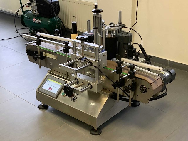 Noypack fles-etiketteermachine - afbeelding 7 van  12
