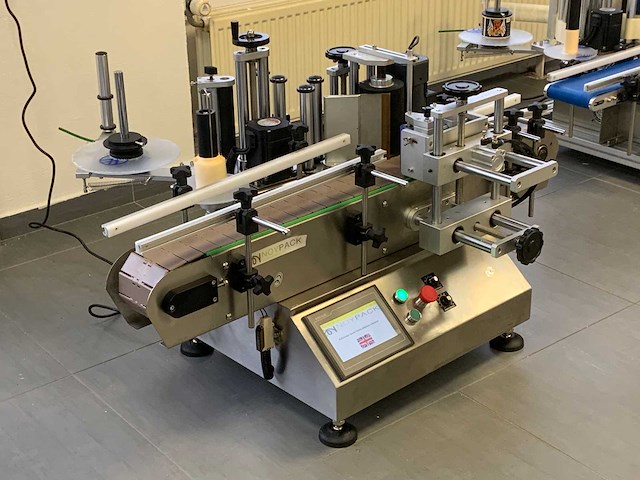 Noypack fles-etiketteermachine - afbeelding 8 van  12