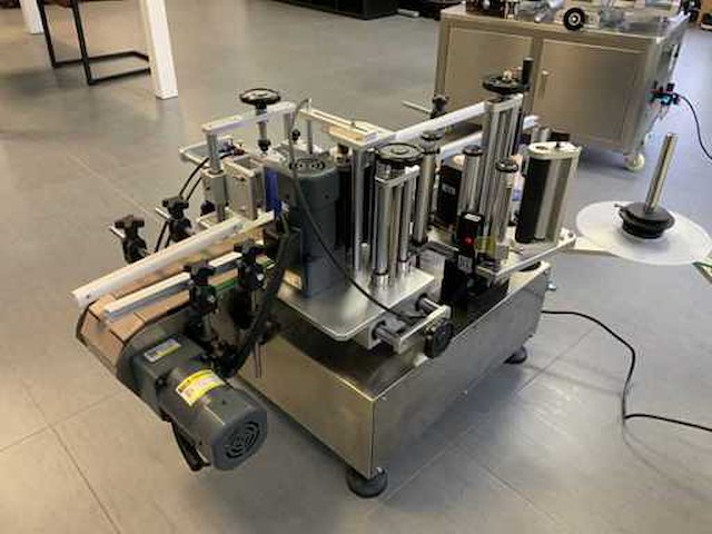 Noypack fles-etiketteermachine - afbeelding 9 van  12