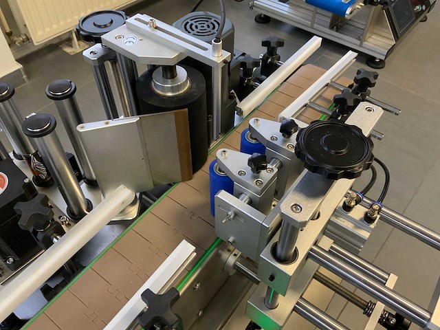 Noypack fles-etiketteermachine - afbeelding 11 van  12