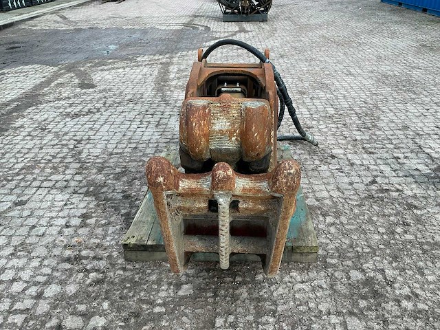 Npk g18 betonvergruizer - afbeelding 10 van  12