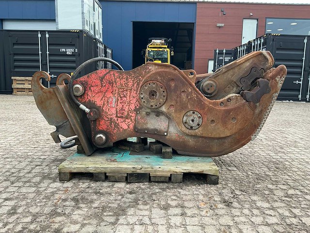 Npk g18 betonvergruizer - afbeelding 1 van  12