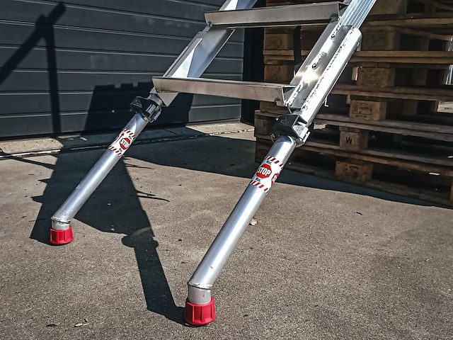 (ns materiaal) 2x calamiteiten-/steigertrap, altrex - afbeelding 8 van  12