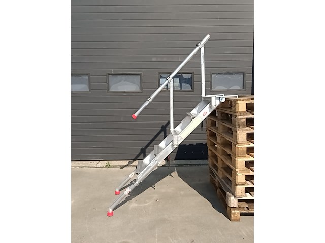 (ns materiaal) 2x calamiteiten-/steigertrap, altrex - afbeelding 2 van  13