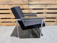 (ns materiaal) 2x fauteuil, gijs van der sluis, model 30, zwart - afbeelding 3 van  7