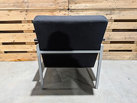 (ns materiaal) 2x fauteuil, gijs van der sluis, model 30, zwart - afbeelding 4 van  7