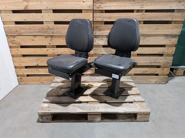 (ns materiaal) 2x machinistenstoel, savas, p153, 2012 - afbeelding 1 van  5