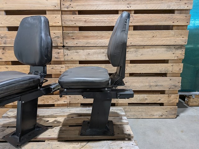 (ns materiaal) 2x machinistenstoel, savas, p153, 2012 - afbeelding 3 van  5