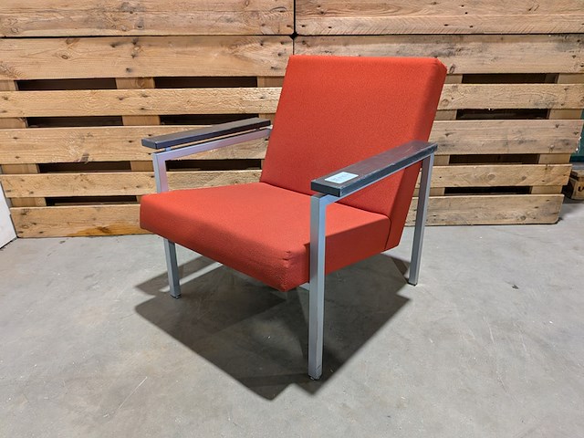 (ns materiaal) 3x fauteuil, gijs van der sluis, model 30, rood - afbeelding 1 van  8