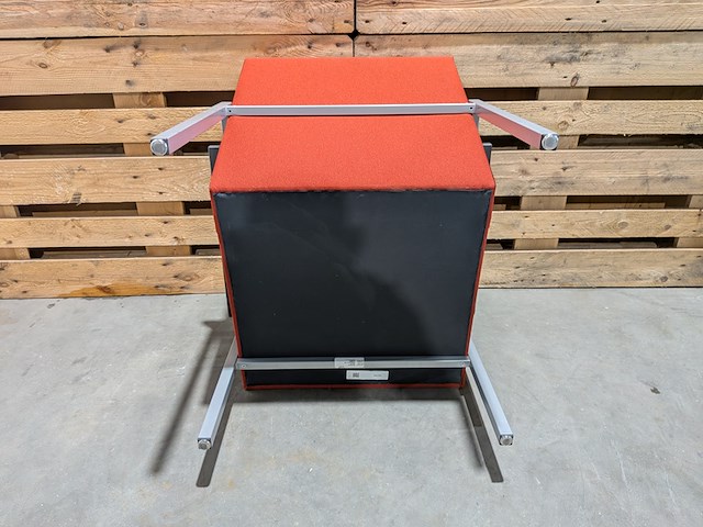 (ns materiaal) 3x fauteuil, gijs van der sluis, model 30, rood - afbeelding 5 van  8