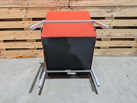 (ns materiaal) 3x fauteuil, gijs van der sluis, model 30, rood - afbeelding 5 van  8