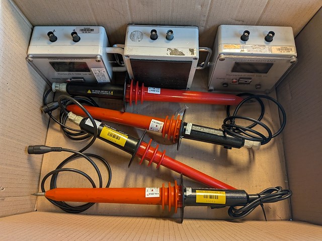 (ns materiaal) 3x hoogspanningsmeter, digit, met 4x sonde, fluke 80k-40 - afbeelding 2 van  10