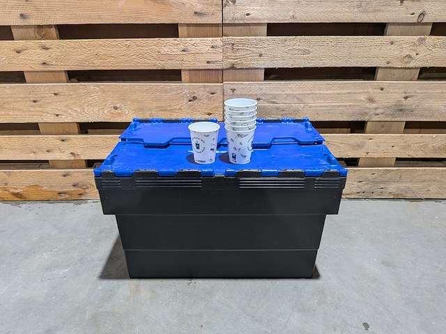 (ns materiaal) 8x kunststof transportbak, engels, e-line distribox, met herbruikbare bekes, circulware - afbeelding 1 van  6