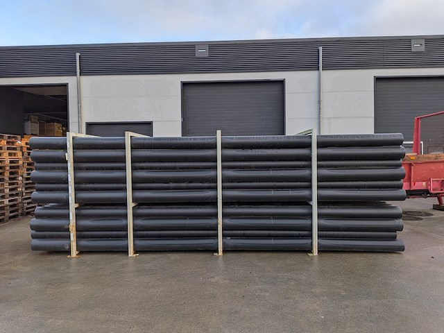 (ns materiaal) ca. 55x pvc installatiebuis, incl. stalen frame - afbeelding 2 van  7