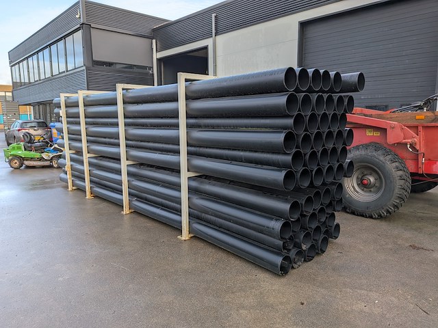 (ns materiaal) ca. 55x pvc installatiebuis, incl. stalen frame - afbeelding 3 van  7
