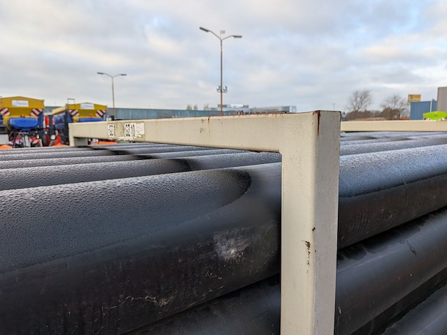 (ns materiaal) ca. 55x pvc installatiebuis, incl. stalen frame - afbeelding 4 van  7
