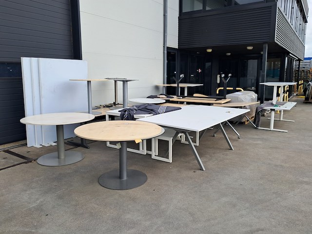 (ns materiaal) partij divers kantoormeubilair - afbeelding 1 van  22