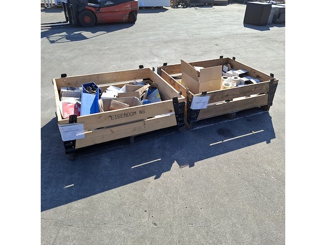 (ns materiaal) partij diversen - afbeelding 1 van  17