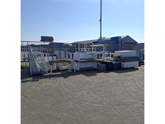 (ns materiaal) partij kantoormeubilair - afbeelding 1 van  13