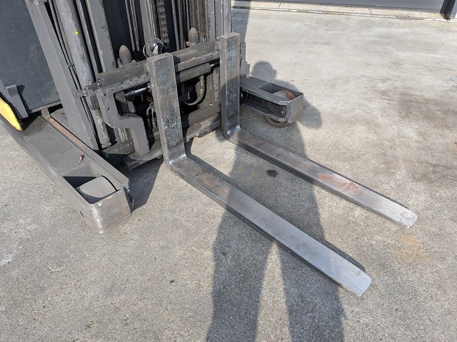 (ns materiaal) reachtruck, atlet, uns 160 dtf vre 675, 2007 - afbeelding 16 van  19