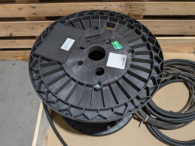 (ns materiaal) tractiekabel, huber+suhner, radox 9gkw-ax 3600v m, 2024 - afbeelding 3 van  8