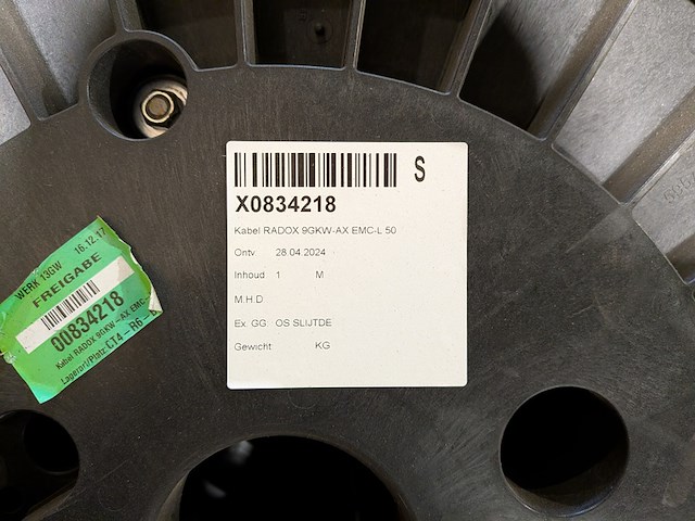 (ns materiaal) tractiekabel, huber+suhner, radox 9gkw-ax 3600v m, 2024 - afbeelding 4 van  8