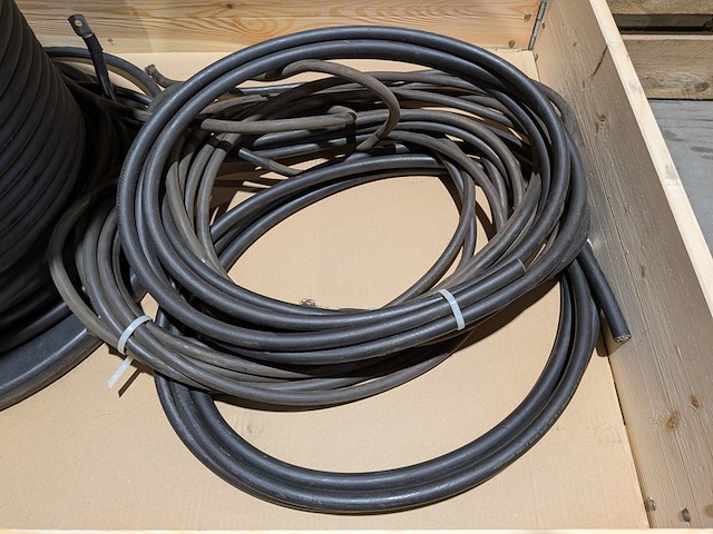 (ns materiaal) tractiekabel, huber+suhner, radox 9gkw-ax 3600v m, 2024 - afbeelding 6 van  8