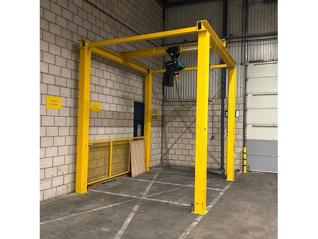(ns materiaal) vrijstaande portaalkraan, verlinde, eurochain vr 25, 4 ton - afbeelding 1 van  9