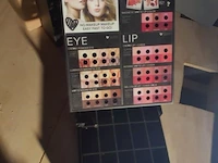 Nudestix baliedisplay voor cosmetica - afbeelding 2 van  3
