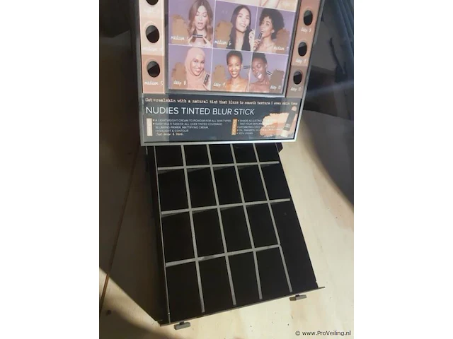 Nudestix nudies make-up display tinted blur stick - afbeelding 2 van  3