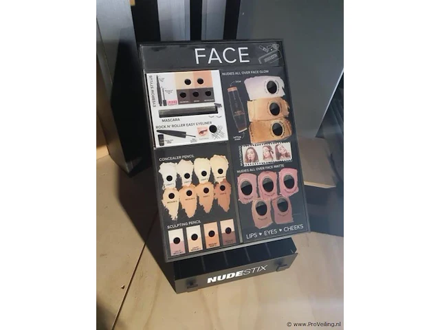Nudestix nudies toonbankdisplay - afbeelding 1 van  3