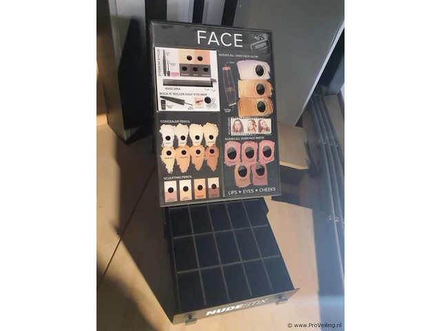 Nudestix nudies toonbankdisplay - afbeelding 2 van  3